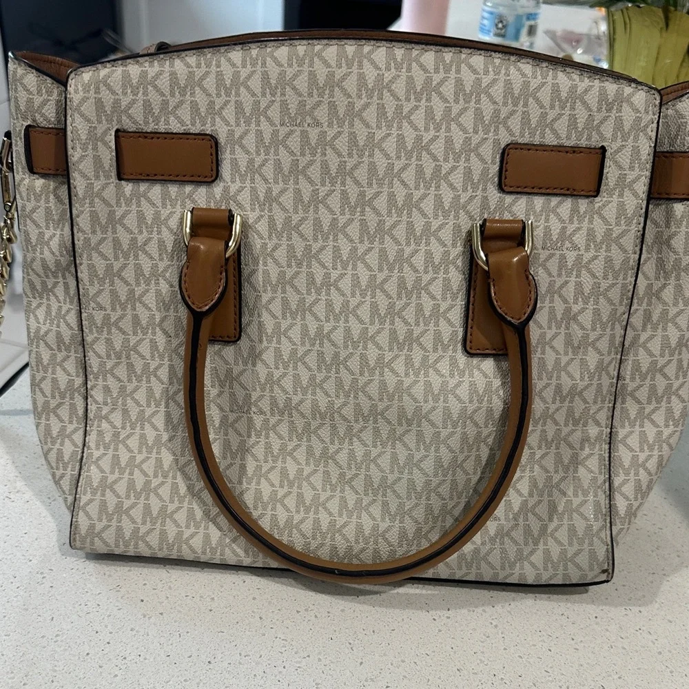 Michael Kors Tan and Cream Shoulder Bag - Picture 8 of 9